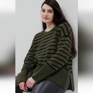 GAP 24/7 Split Hem Striped Crewneck Sweater - Dark Green and Black